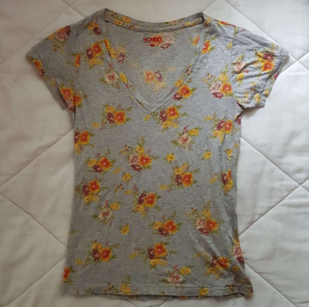 Heather Grey floral fitted tee shirt. Size small.